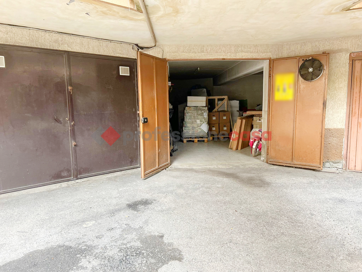 Foto 6 di 13 - Garage in vendita a Valverde