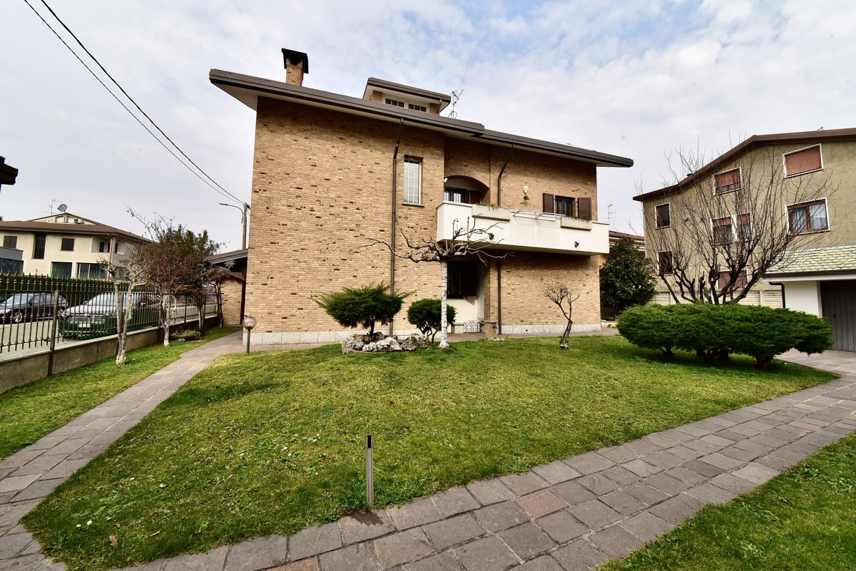 Foto 2 di 47 - Appartamento in vendita a Nova Milanese