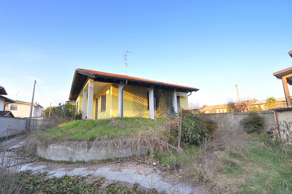 Foto 2 di 17 - Villa in vendita a Inveruno