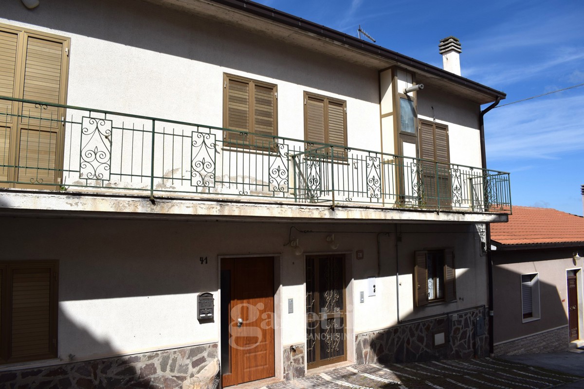 Foto 1 di 21 - Casa indipendente in vendita a Castropignano