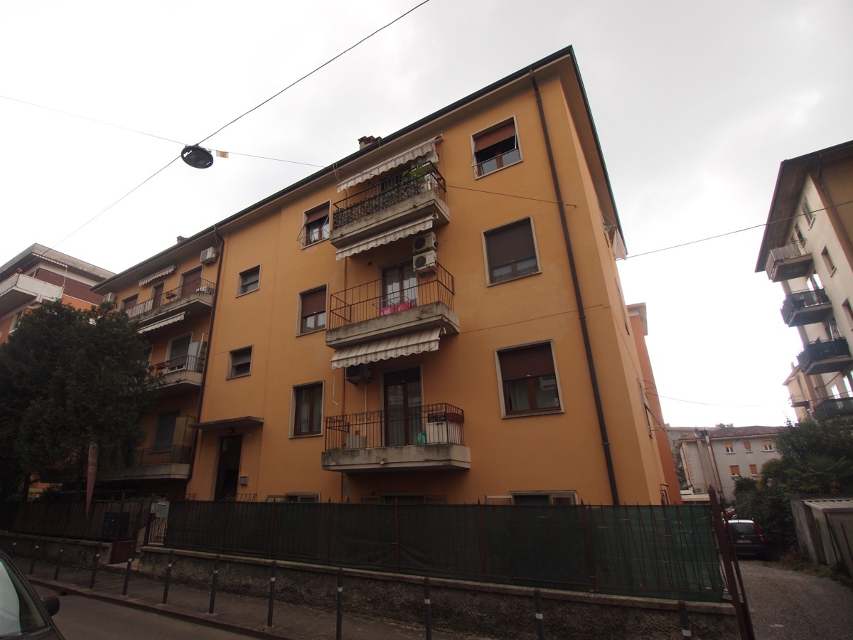 Foto 2 di 15 - Appartamento in vendita a Verona