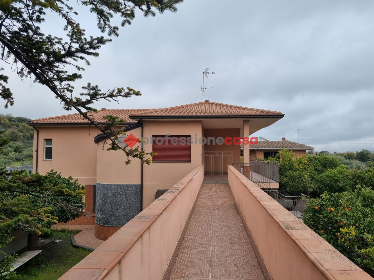 Foto 1 di 23 - Villa in vendita a Mascalucia
