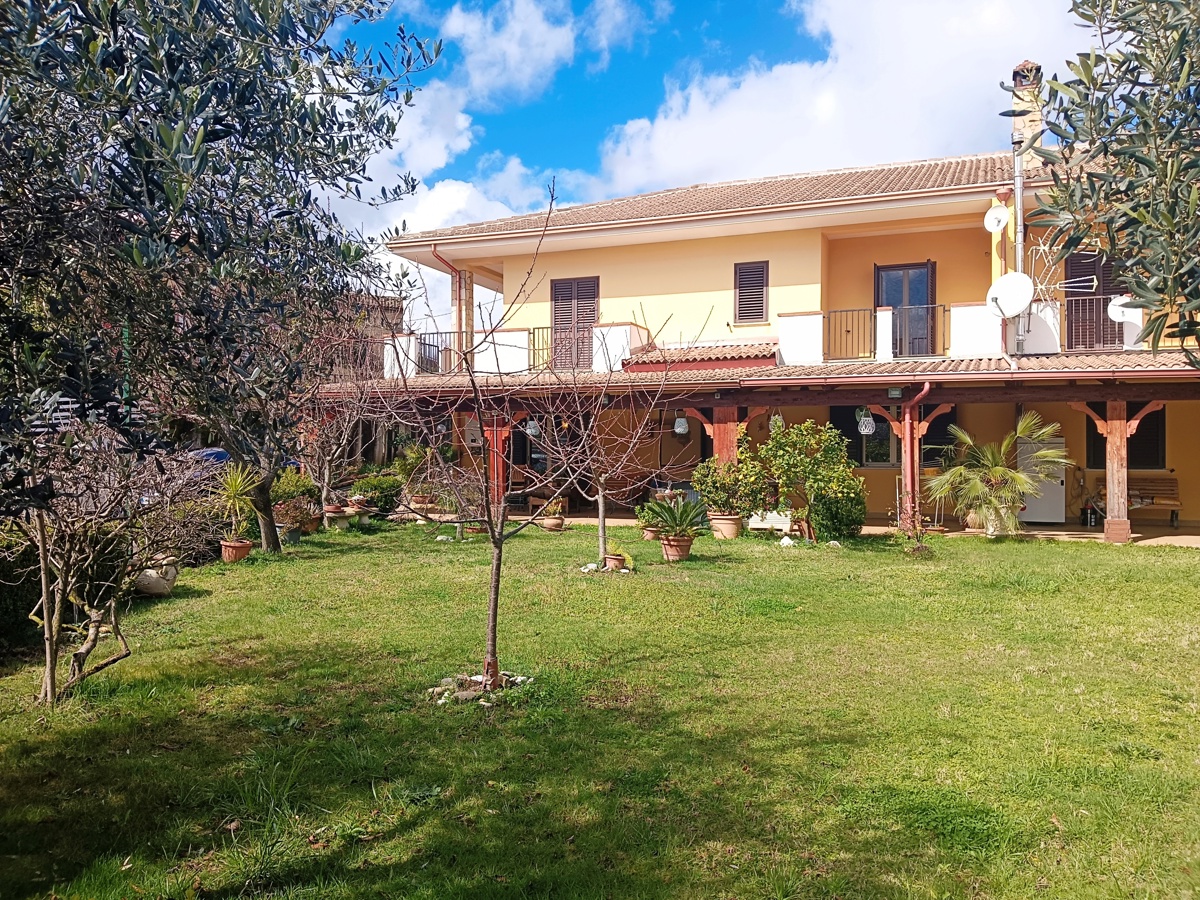 Foto 1 di 21 - Villa a schiera in vendita a San Vincenzo La Costa