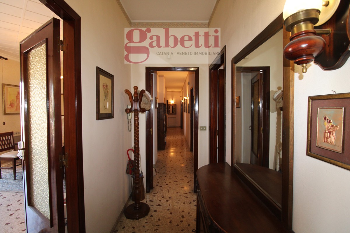 Foto 15 di 25 - Appartamento in vendita a Catania