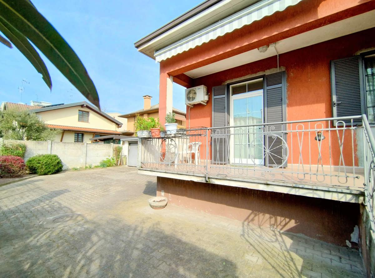 Foto 1 di 22 - Appartamento in vendita a Arluno