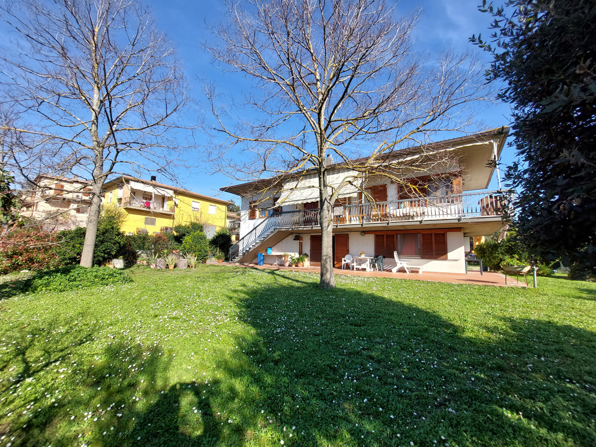 Foto 2 di 38 - Casa indipendente in vendita a Roccastrada