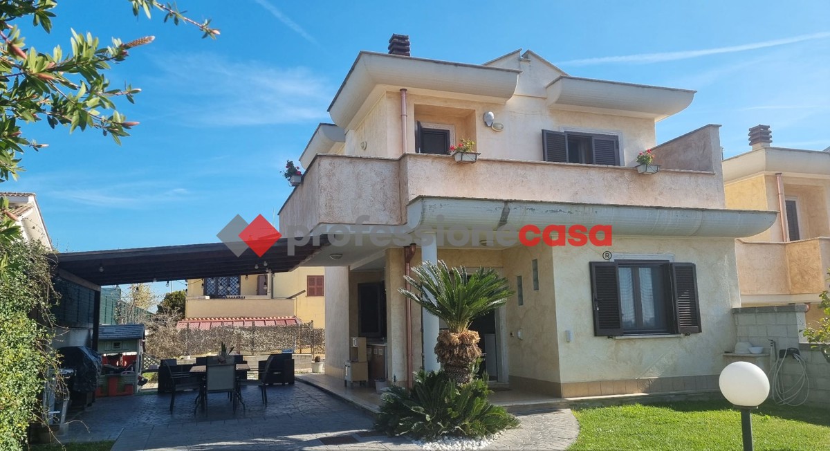 Foto 1 di 29 - Villa a schiera in vendita a Pomezia