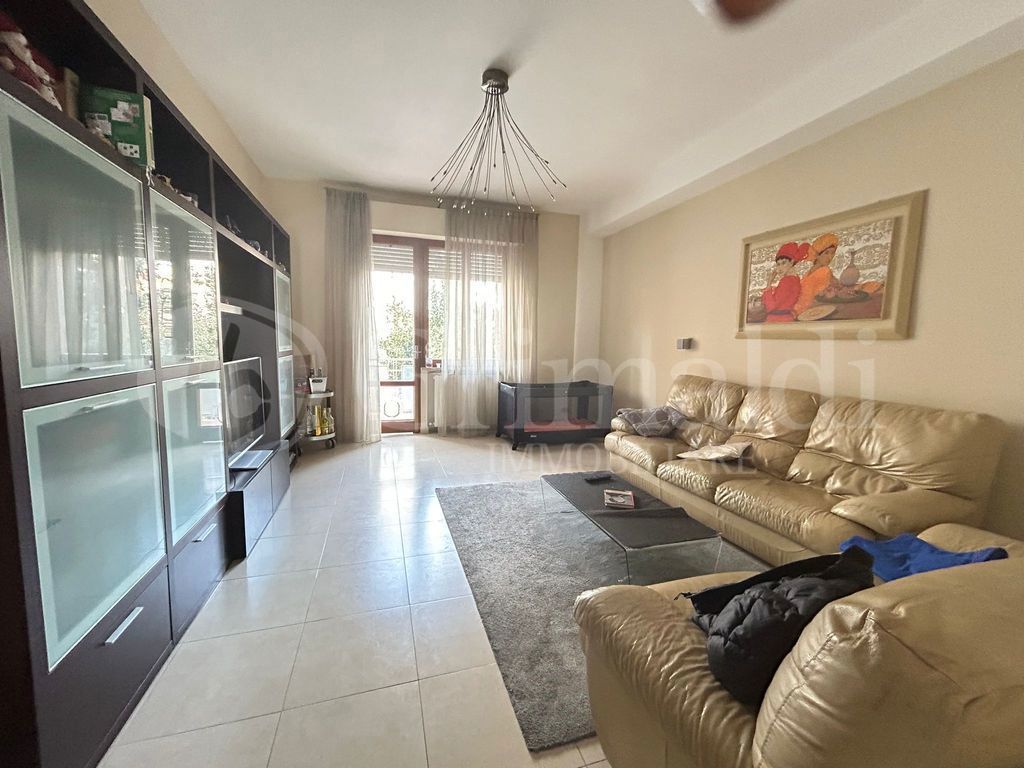 Foto 2 di 24 - Appartamento in vendita a Jesi
