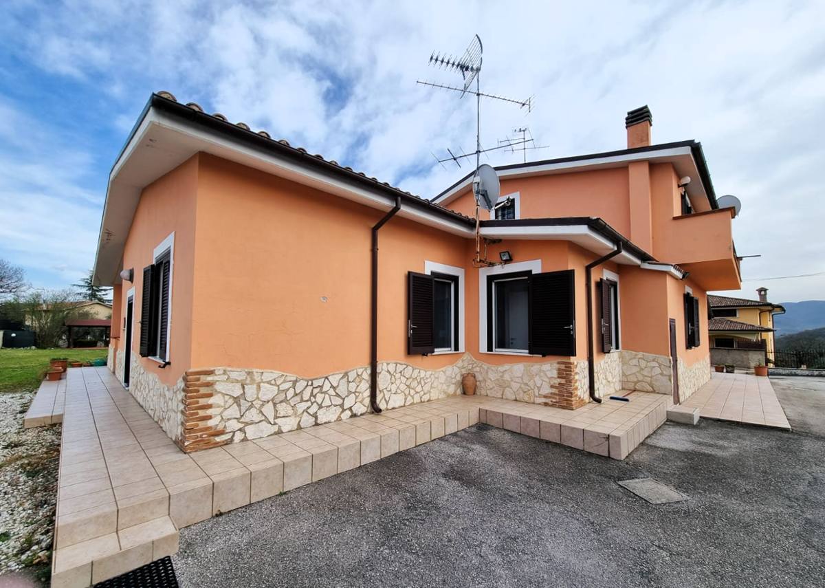 Foto 14 di 38 - Villa in vendita a Poggio Nativo
