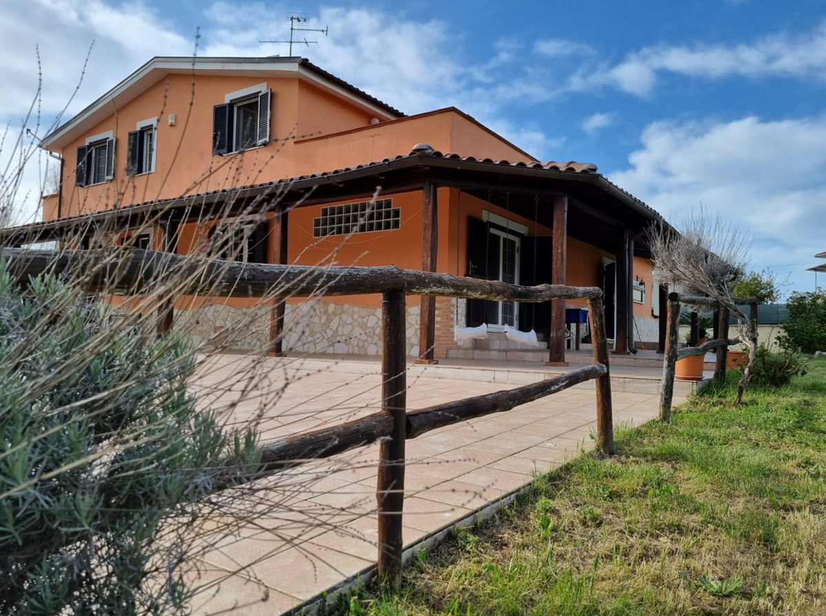 Foto 12 di 38 - Villa in vendita a Poggio Nativo