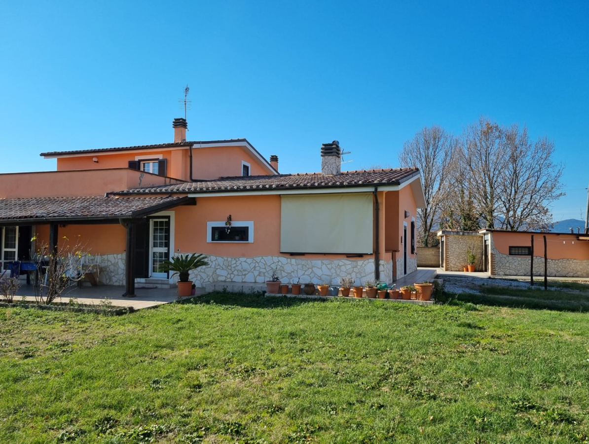 Foto 11 di 38 - Villa in vendita a Poggio Nativo