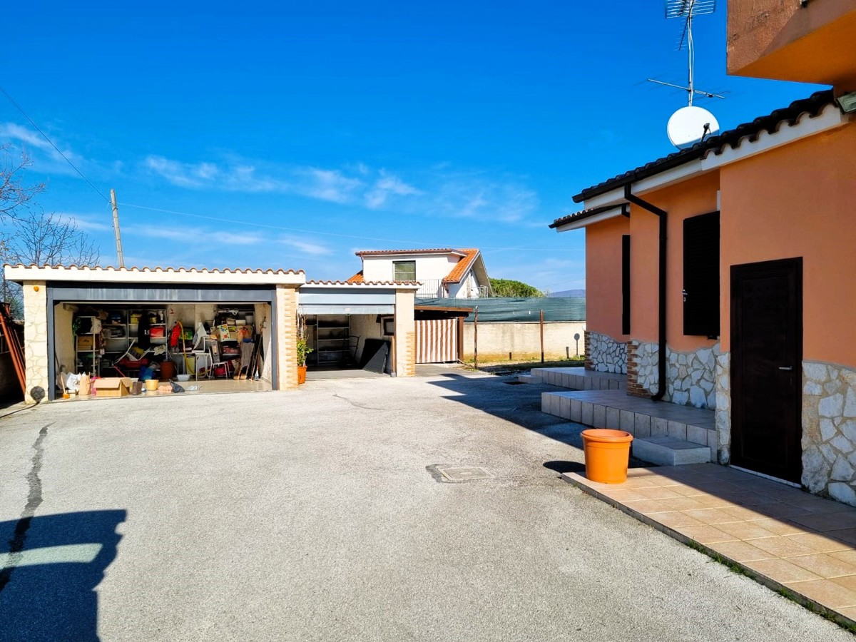 Foto 31 di 38 - Villa in vendita a Poggio Nativo