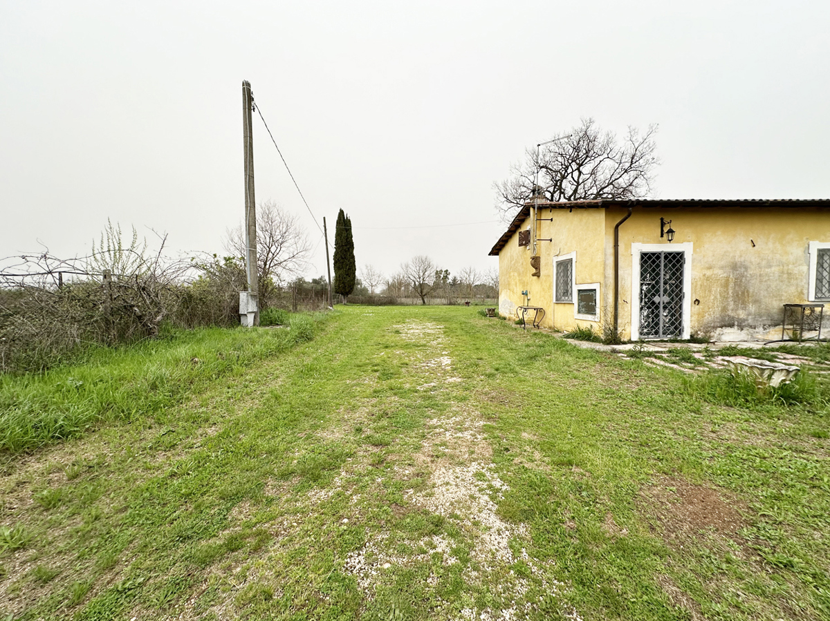 Foto 1 di 13 - Casa indipendente in vendita a Civita Castellana