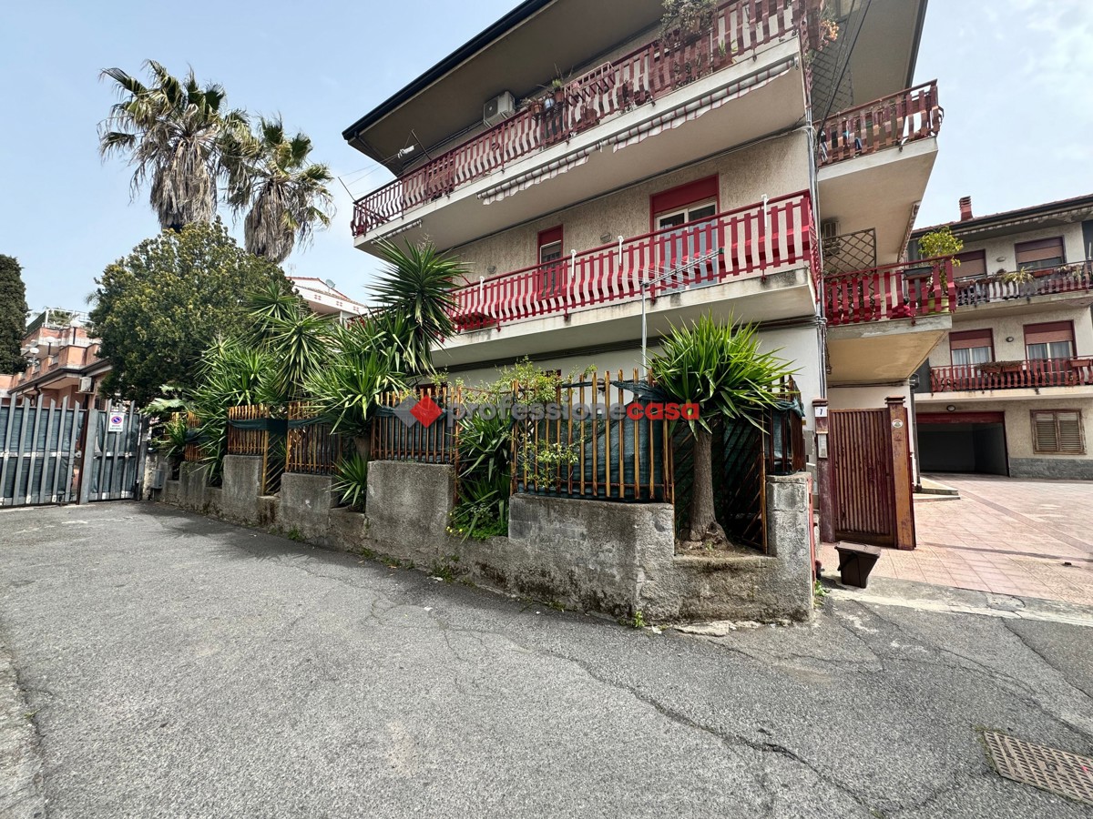Foto 43 di 44 - Appartamento in vendita a San Giovanni La Punta