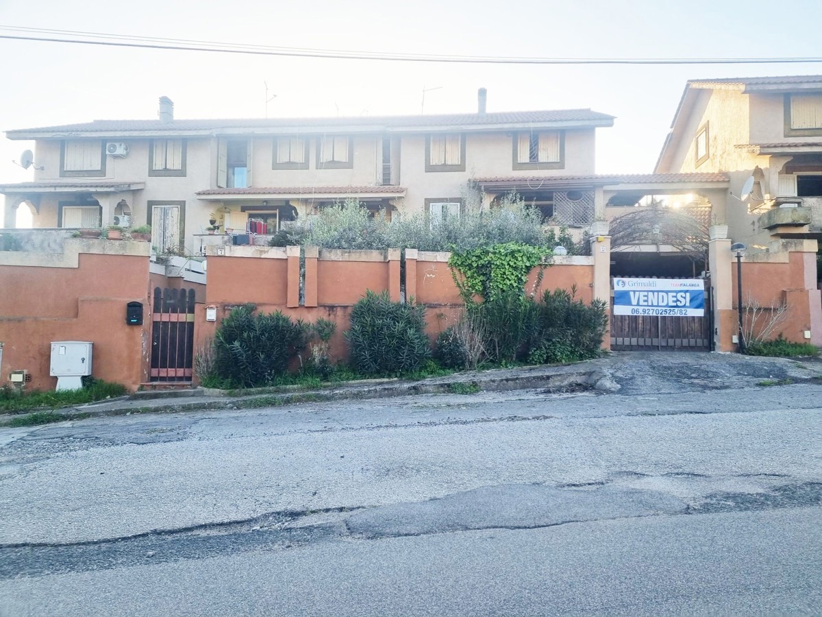 Foto 33 di 35 - Villa a schiera in vendita a Ardea