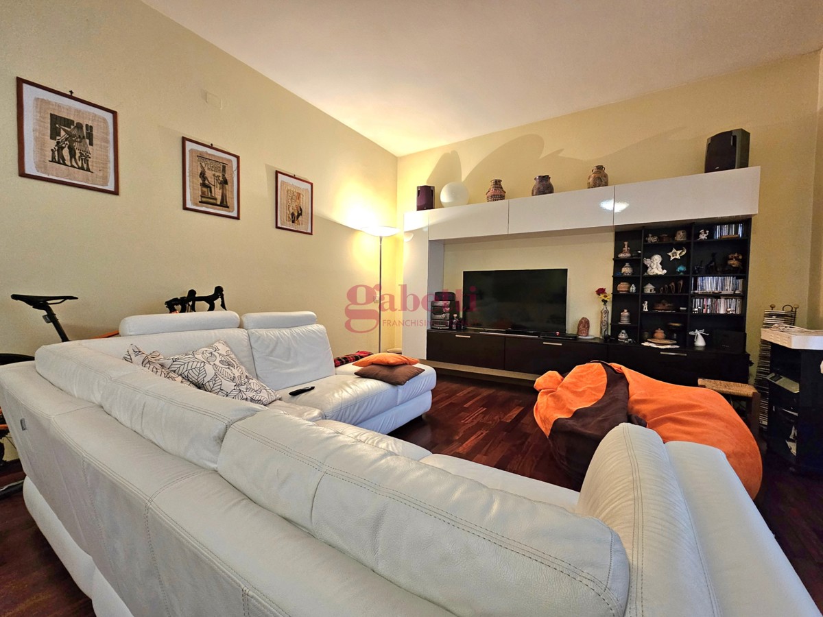Foto 14 di 34 - Appartamento in vendita a Firenze