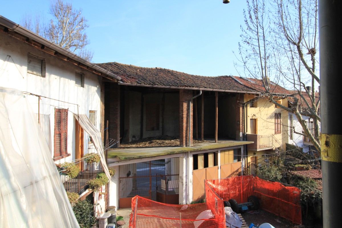 Foto 3 di 21 - Rustico in vendita a Legnano