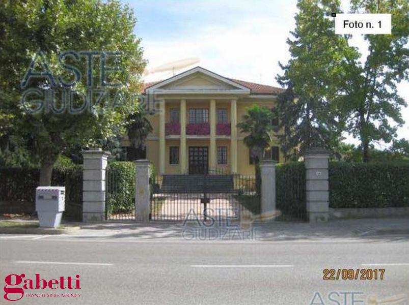Foto 1 di 48 - Villa in vendita a Cherasco