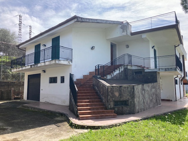 Foto 1 di 8 - Villa in vendita a Olevano sul Tusciano