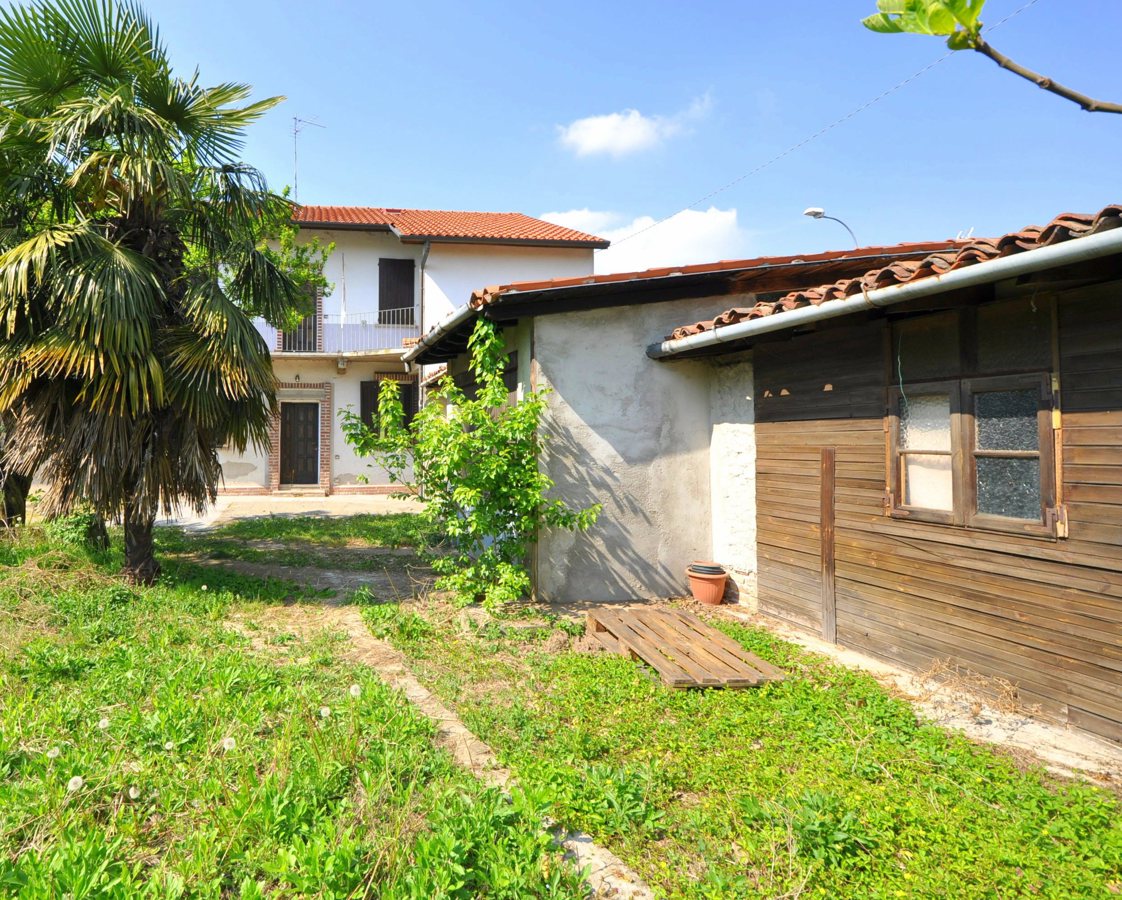 Foto 1 di 21 - Casa indipendente in vendita a Inveruno