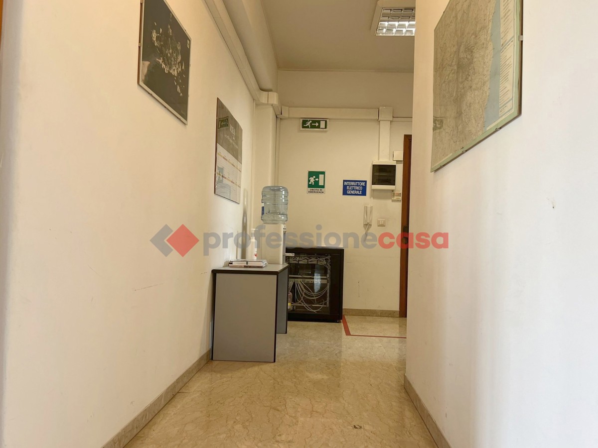 Foto 19 di 31 - Ufficio in affitto a Catania
