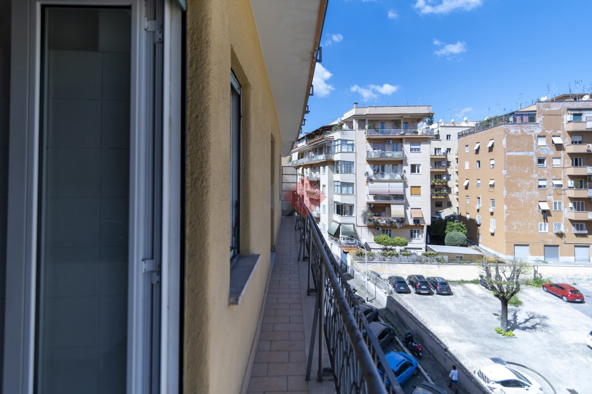 Foto 21 di 32 - Appartamento in vendita a Roma