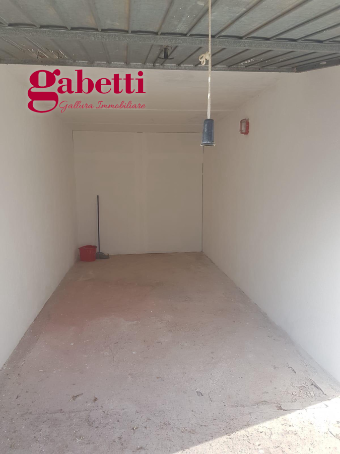 Foto 10 di 10 - Garage in vendita a Olbia