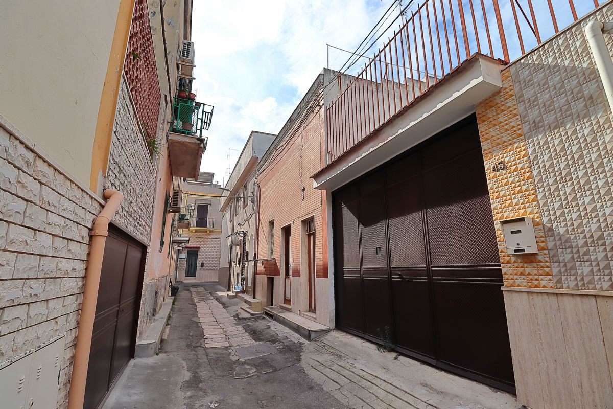 Foto 1 di 31 - Casa indipendente in vendita a Bari