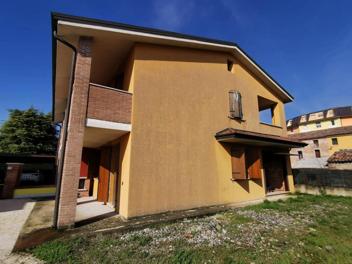 Foto 4 di 15 - Villa a schiera in vendita a Bergantino