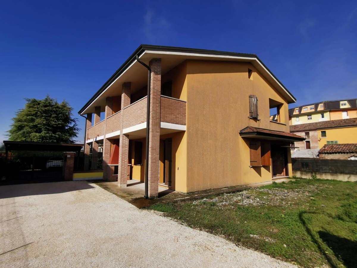 Foto 5 di 15 - Villa a schiera in vendita a Bergantino