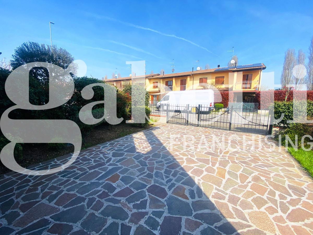 Foto 9 di 24 - Villa a schiera in vendita a Gadesco Pieve Delmon