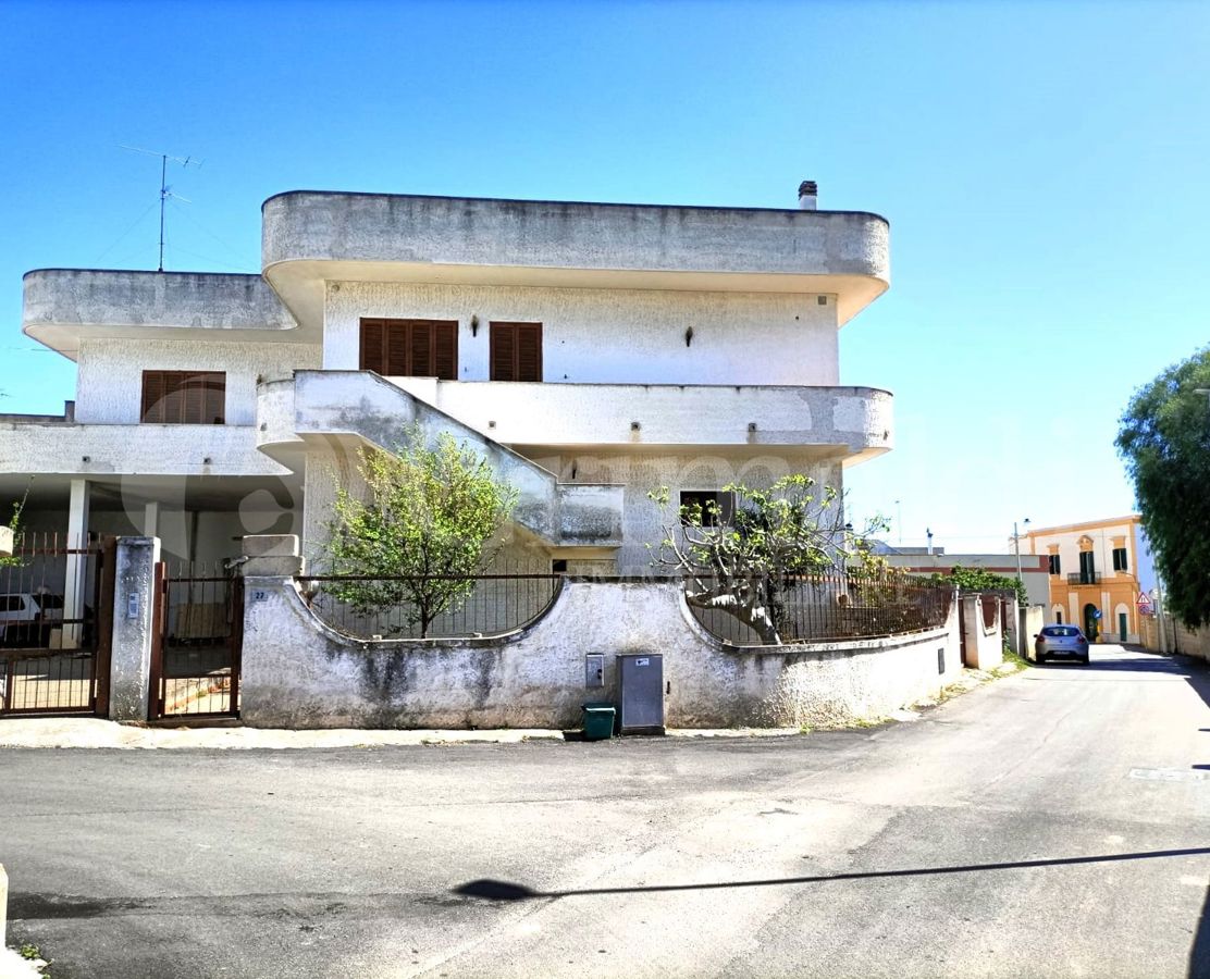 Foto 1 di 48 - Casa indipendente in vendita a Sannicola