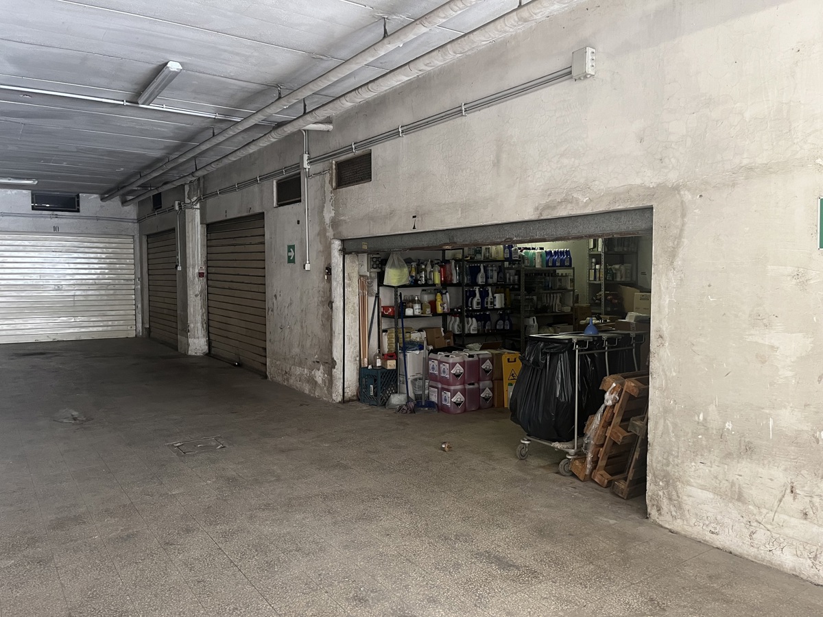Foto 15 di 19 - Garage in vendita a Roma