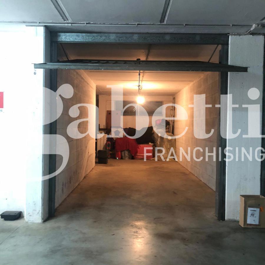 Foto 7 di 12 - Garage in vendita a Aprilia