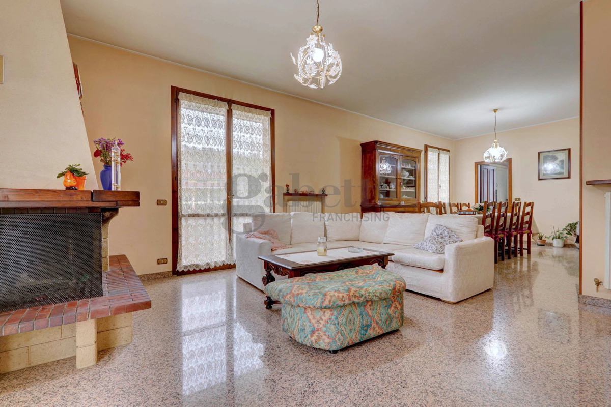 Foto 1 di 15 - Villa in vendita a Marano sul Panaro