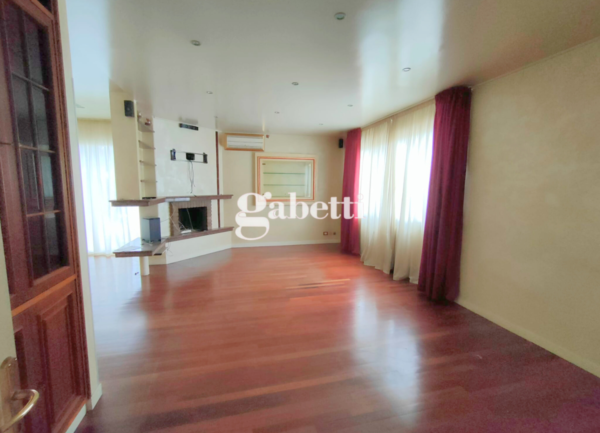 Foto 2 di 31 - Villa in vendita a Riccione