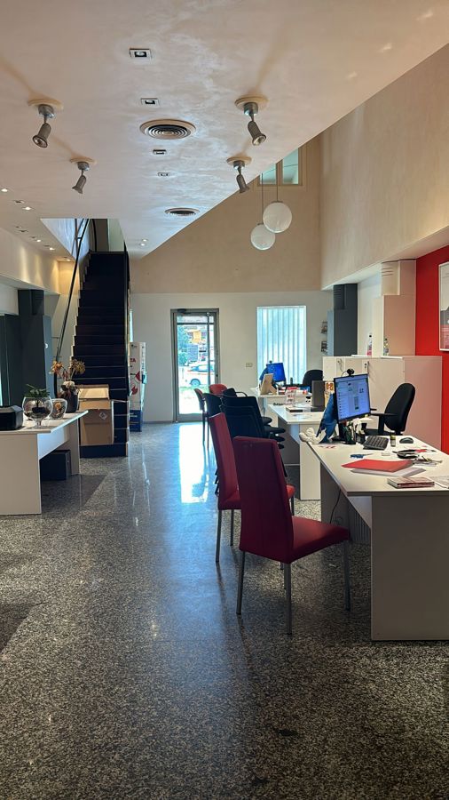 Foto 2 di 5 - Ufficio in affitto a Pistoia