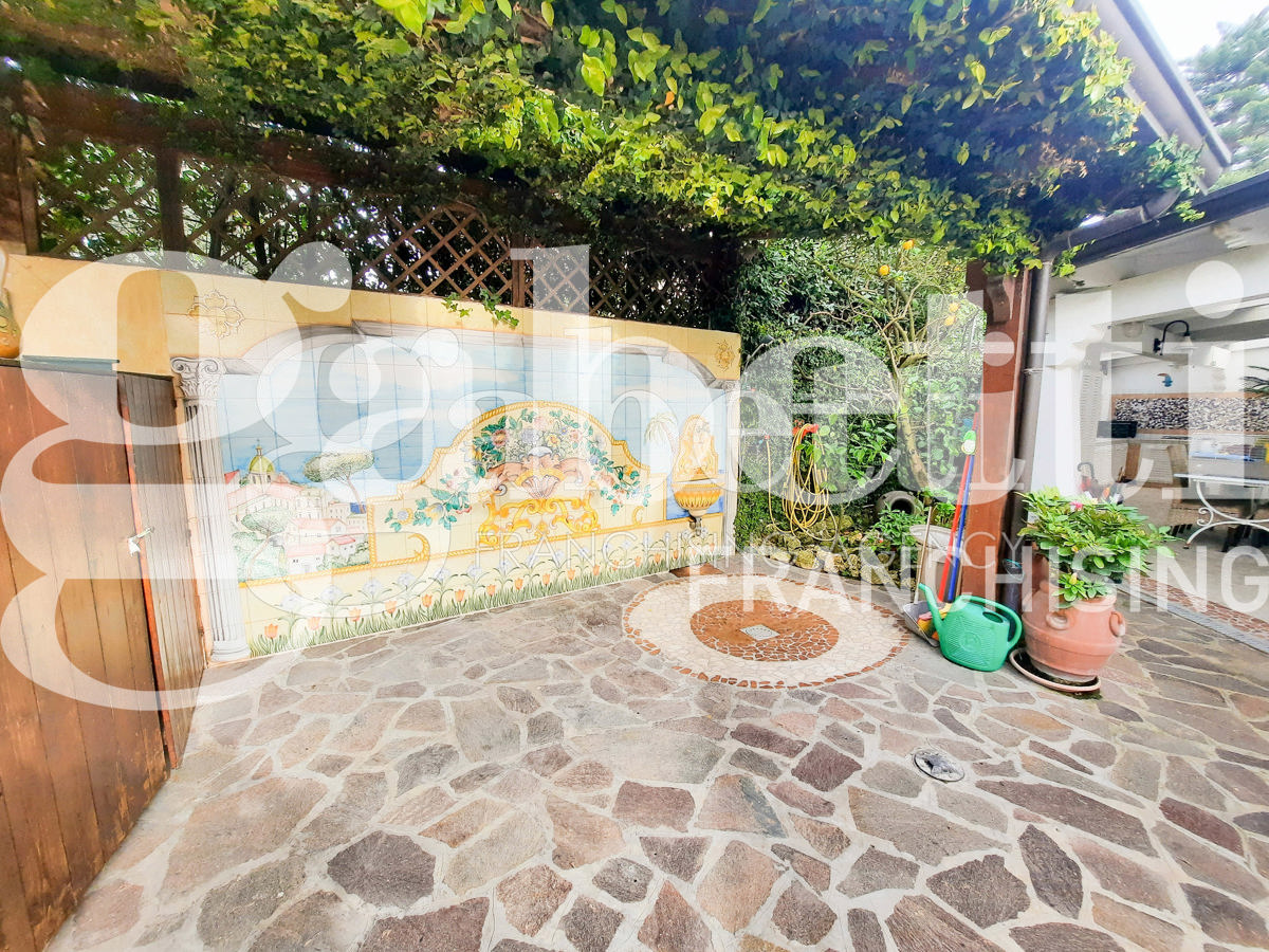Foto 4 di 32 - Villa in vendita a Giugliano in Campania