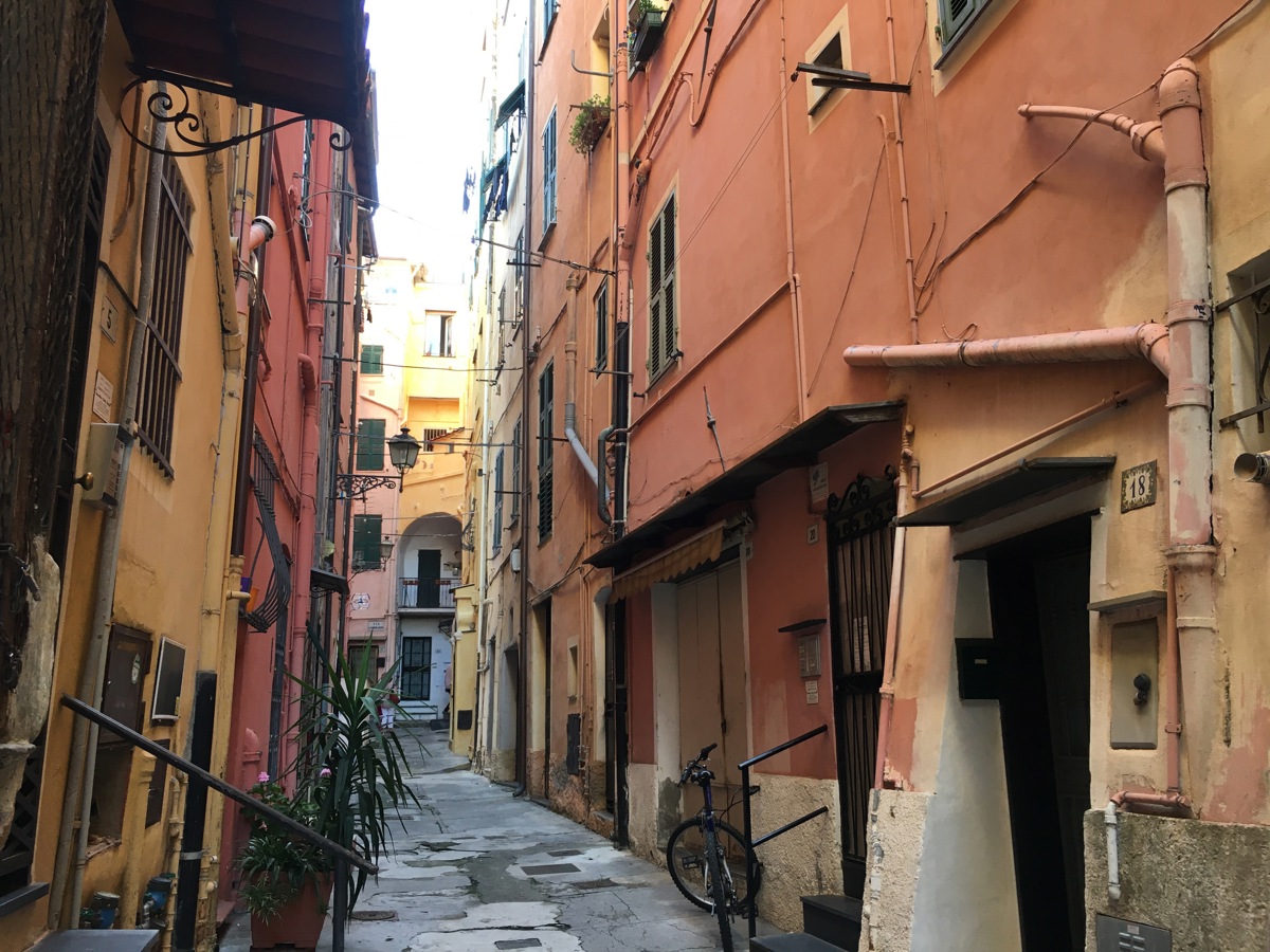 Foto 1 di 25 - Appartamento in vendita a Sanremo