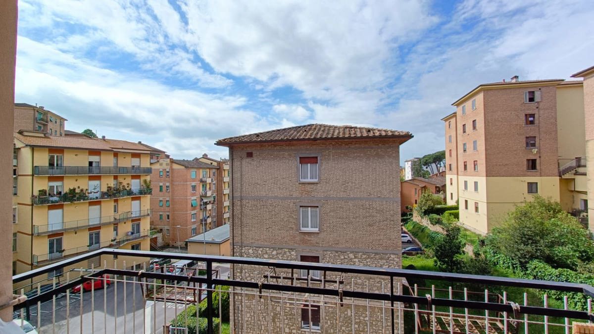 Foto 3 di 45 - Appartamento in vendita a Siena