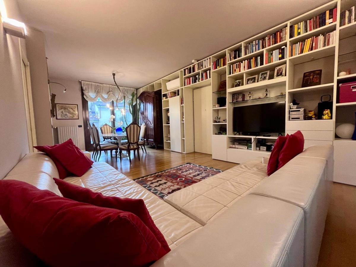 Foto 3 di 39 - Appartamento in vendita a Cremona