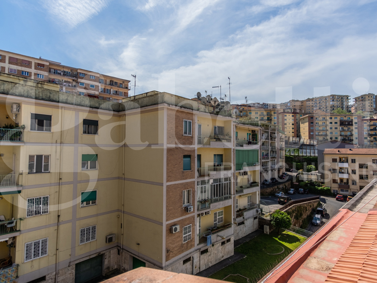 Foto 3 di 46 - Appartamento in vendita a Napoli