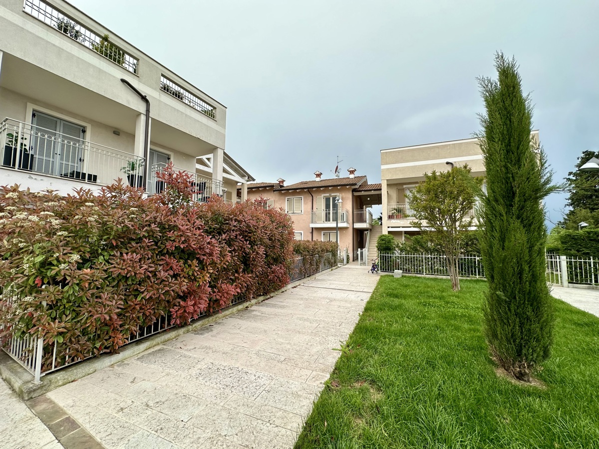 Foto 2 di 5 - Appartamento in vendita a Castelnuovo del Garda