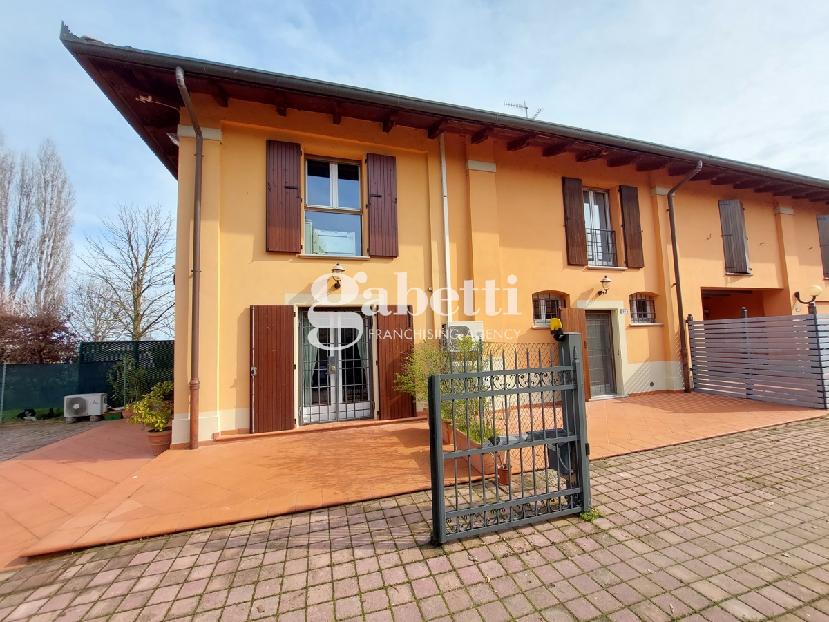 Foto 2 di 27 - Villa a schiera in vendita a Bologna