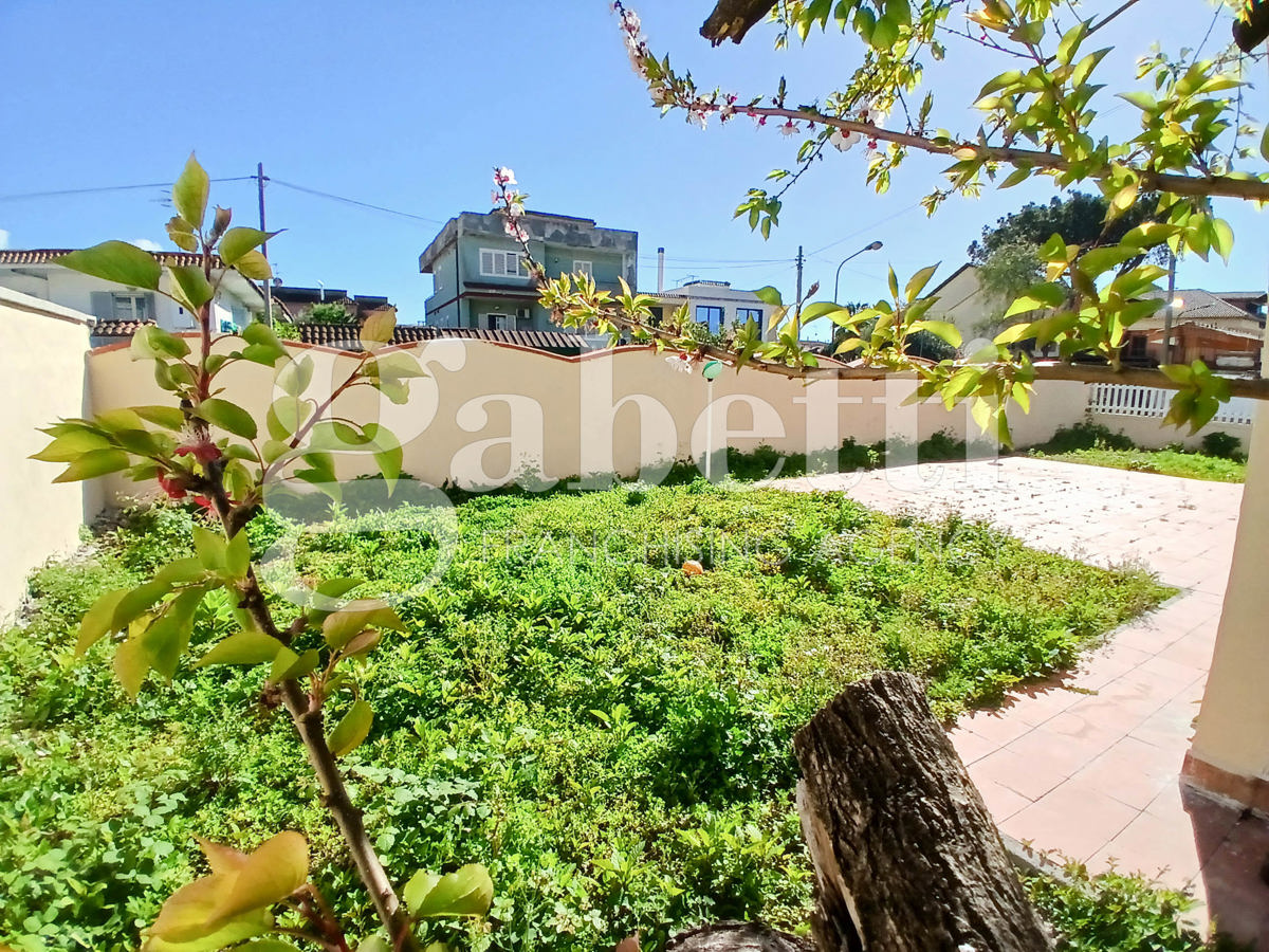 Foto 1 di 19 - Villa in vendita a Giugliano in Campania