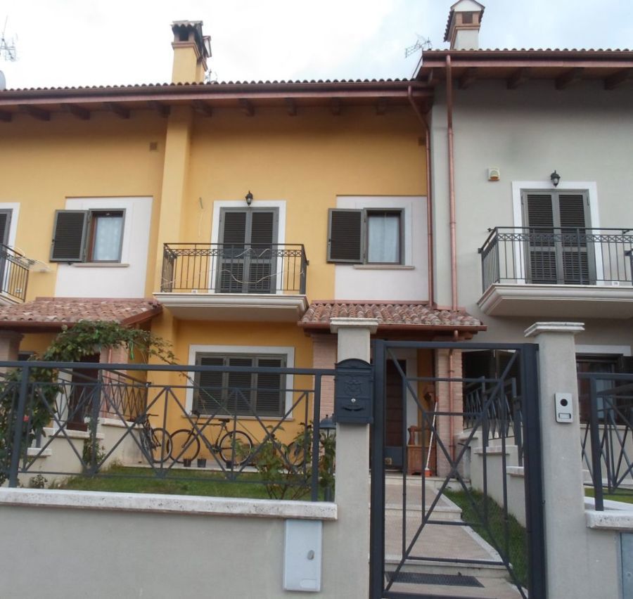 Foto 1 di 40 - Villa in vendita a Tagliacozzo