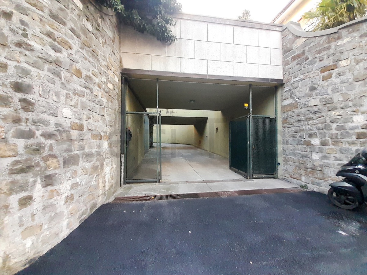 Foto 2 di 3 - Garage in vendita a Trieste