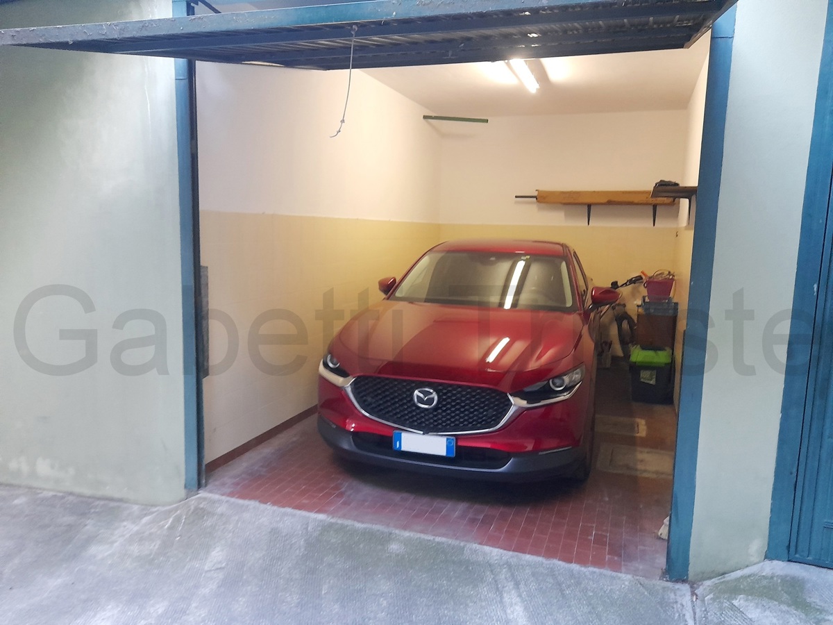 Foto 1 di 3 - Garage in vendita a Trieste
