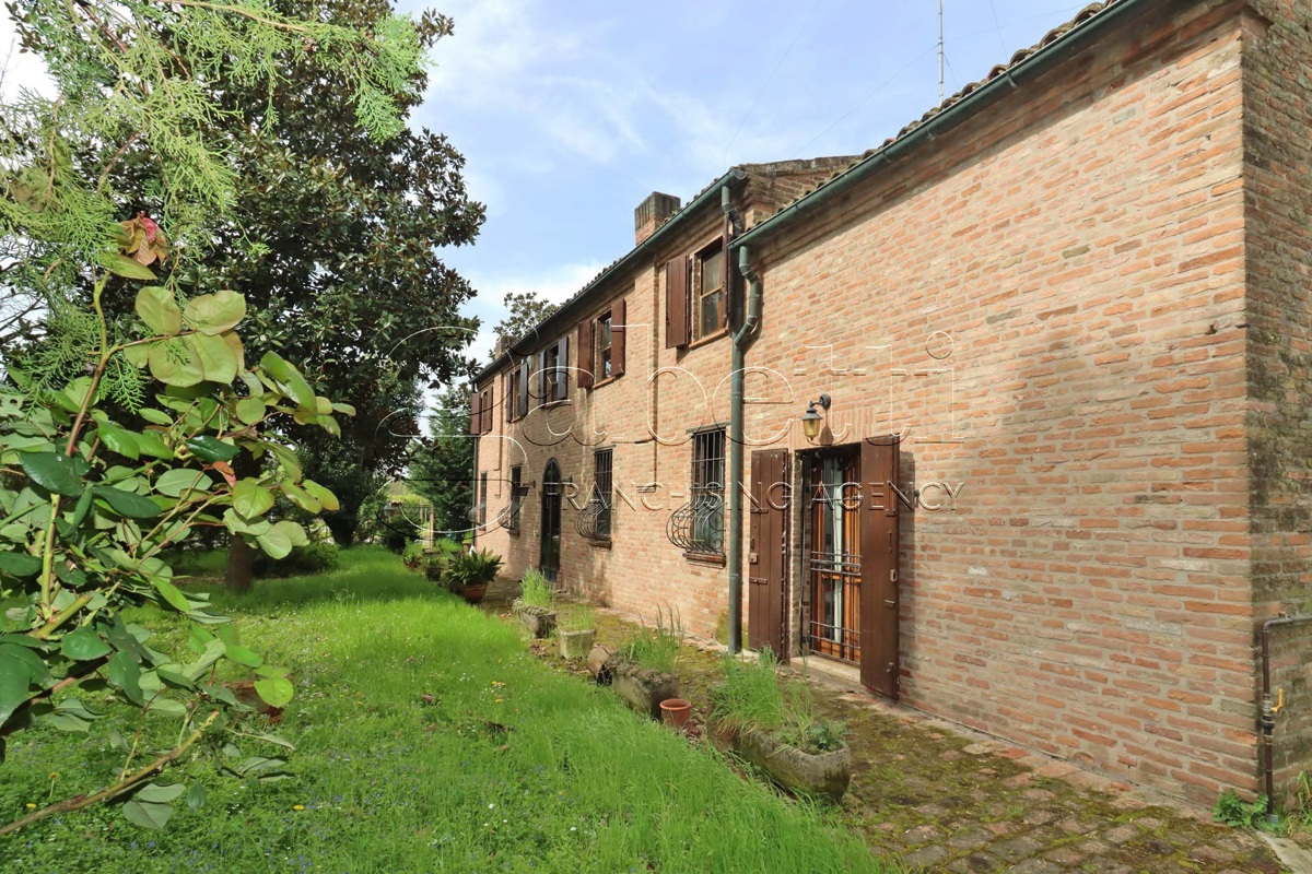 Foto 2 di 24 - Casa indipendente in vendita a Ferrara