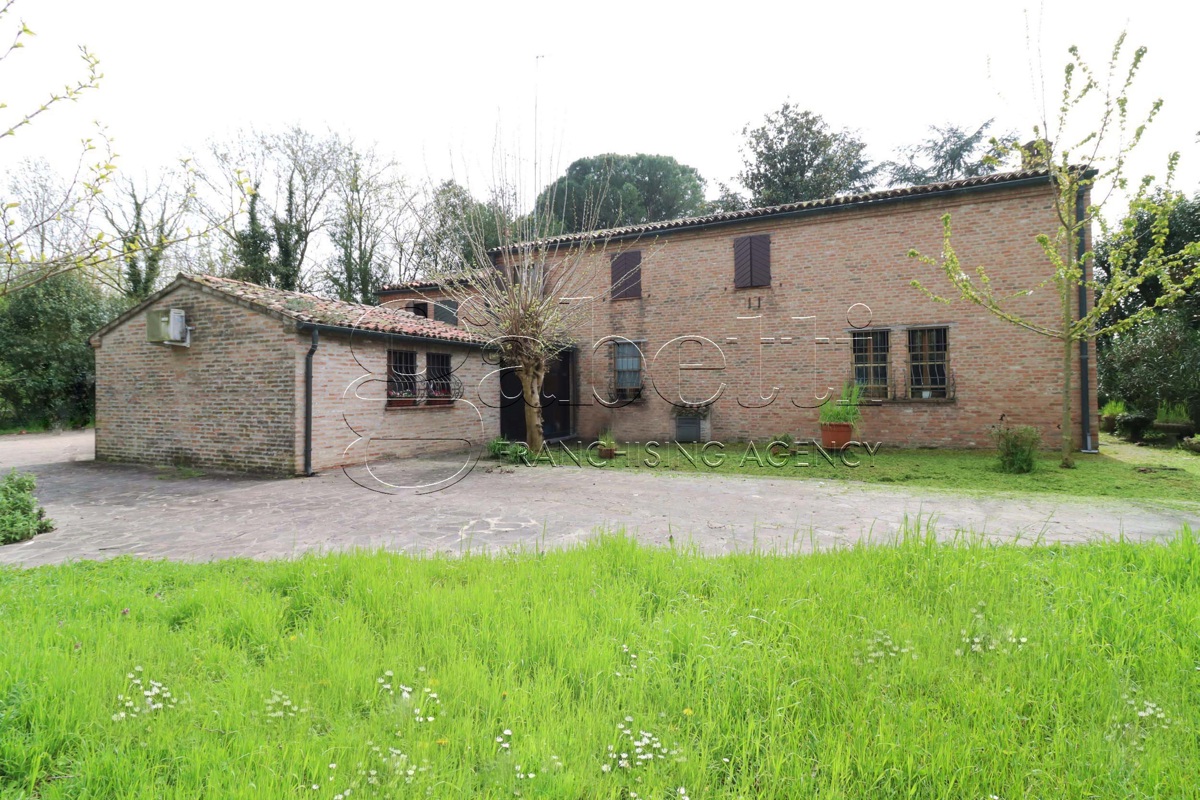 Foto 3 di 24 - Casa indipendente in vendita a Ferrara